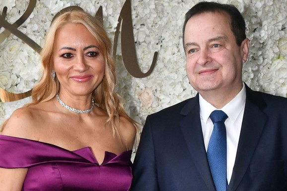 "MOJA PODRŠKA, OSLONAC I LJUBAV" Slavlje u domu Ivice Dačića, obratio se ženi emotivnim rečima: "Anđeo čuvar"