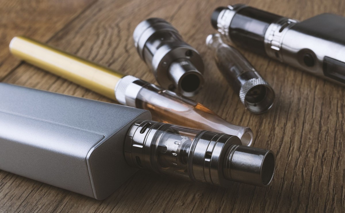 dyskretne wapowanie, mała chmura vape, e-papieros w miejscu publicznym, subtelny vape - Czarne chmury nad e-papierosem. Doradca Trumpa dla DGP: Nie ...