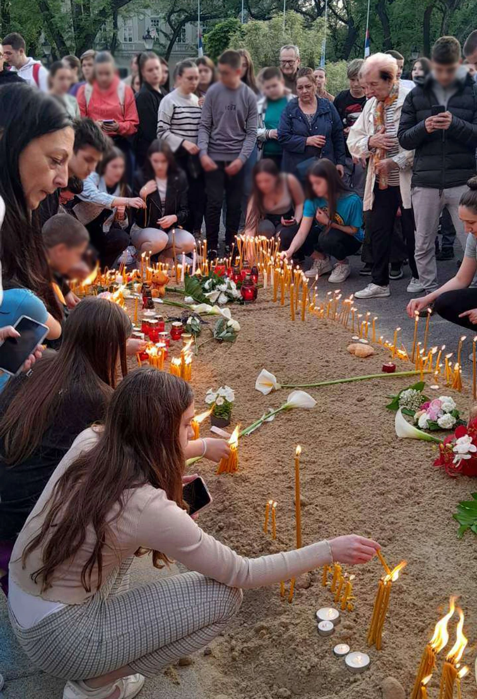 Subotičani pale sveće u centru grada