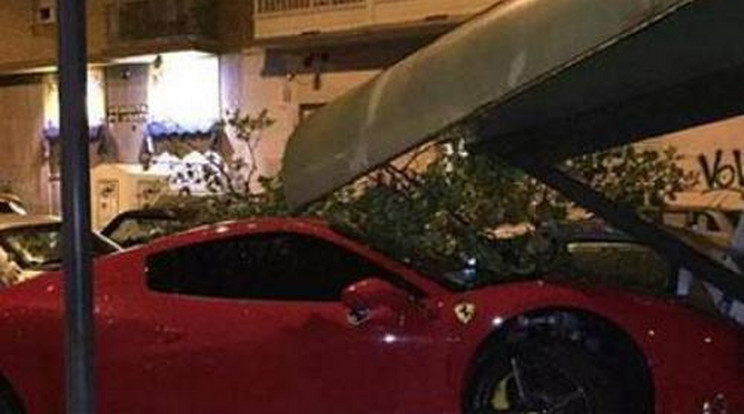 Részegen törte rommá a Ferrariját a sztárfocista
