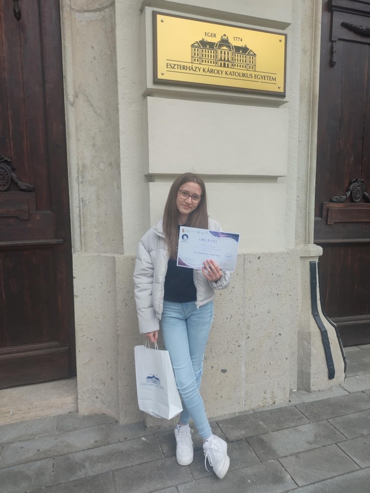 In addition to car racing, the 13 -year -old girl is brilliant in learning, and Photo is also in the podium in physics competitions: Blikk