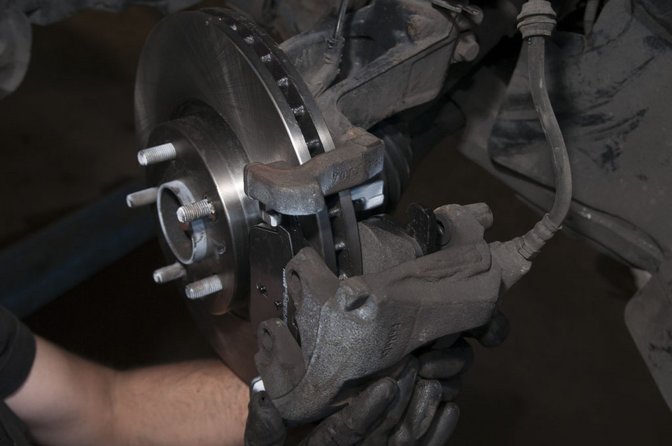 Демонтаж тормозного суппорта. Тормозной суппорт газ 3102. Суппорт bmw e46. Шевроле кобальт тормозная система передних колес. Суппорта trd jzx.