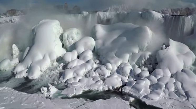 78 éve történt ilyen utoljára: befagyotta  Niagara-vízesés. Foto: YouTube/NBC