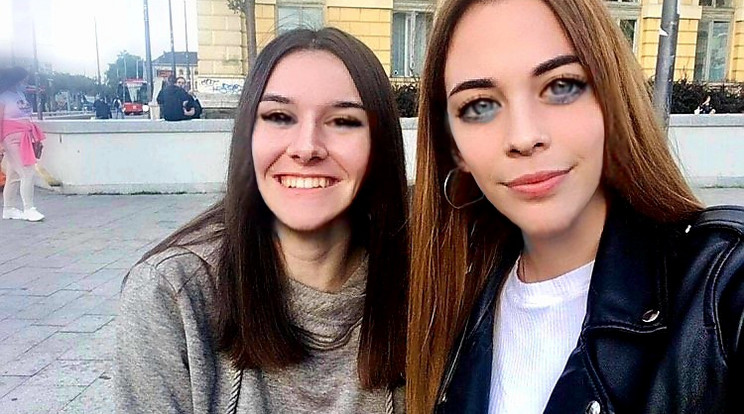 Bodrogi Kata (18) és Hollósi Bianka (18) a fényeket szokta változtatni a fotókon, most csak a Blikk kedvéért mutatták meg, mire képesek az alkalmazások. "Nem mindig sikerül úgy elkapni a fényeket, korrigálásra jók ezek. Az arcunkat nem szoktuk megváltoztatni" – jelentették ki.