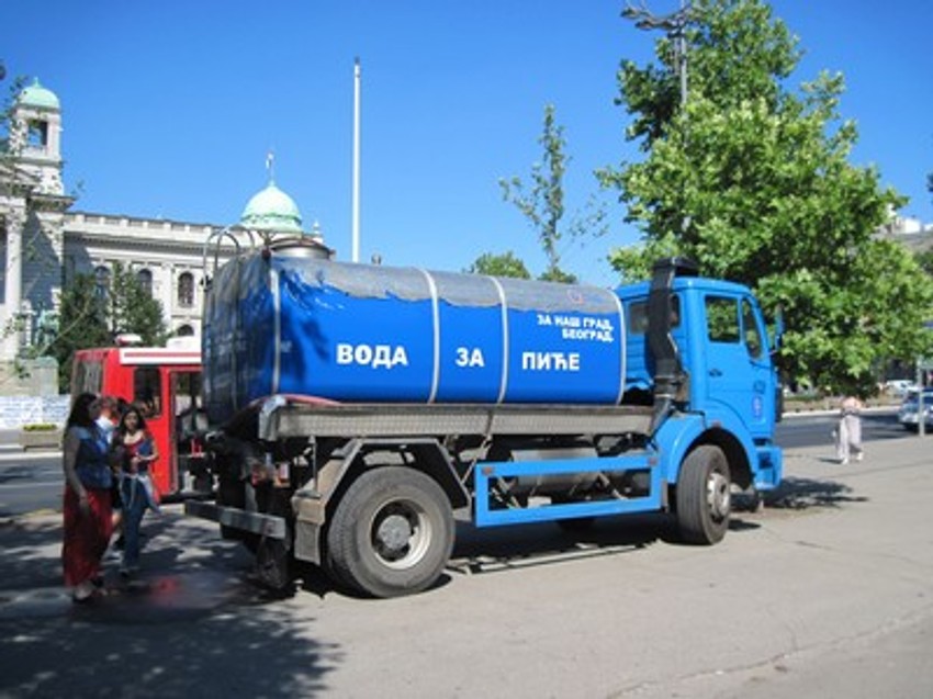 Zbog visokih temperatura, cisterne s pijaćom vodom raspoređene su po Beogradu