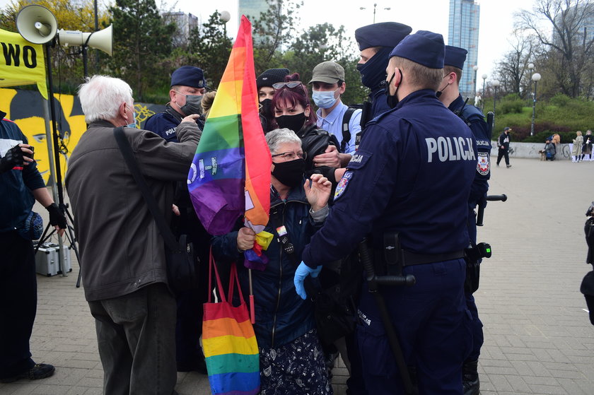 Awantura pod namiotem Stop Aborcji w centrum Warszawy