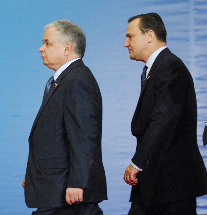 Prezydent powiedział, że nie ocenia dobrze przejęcia negocjacji przez ministra spraw zagranicznych Radosława Sikorskiego.