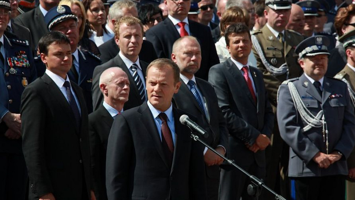 Premier Donald Tusk w czasie obchodów Święta Policji dziękował policjantom za ich poświęcenie. "Policja w Polsce zdobyła respekt i szacunek obywateli i zasługuje na pełne wsparcie władzy państwowej" - podkreślił premier.