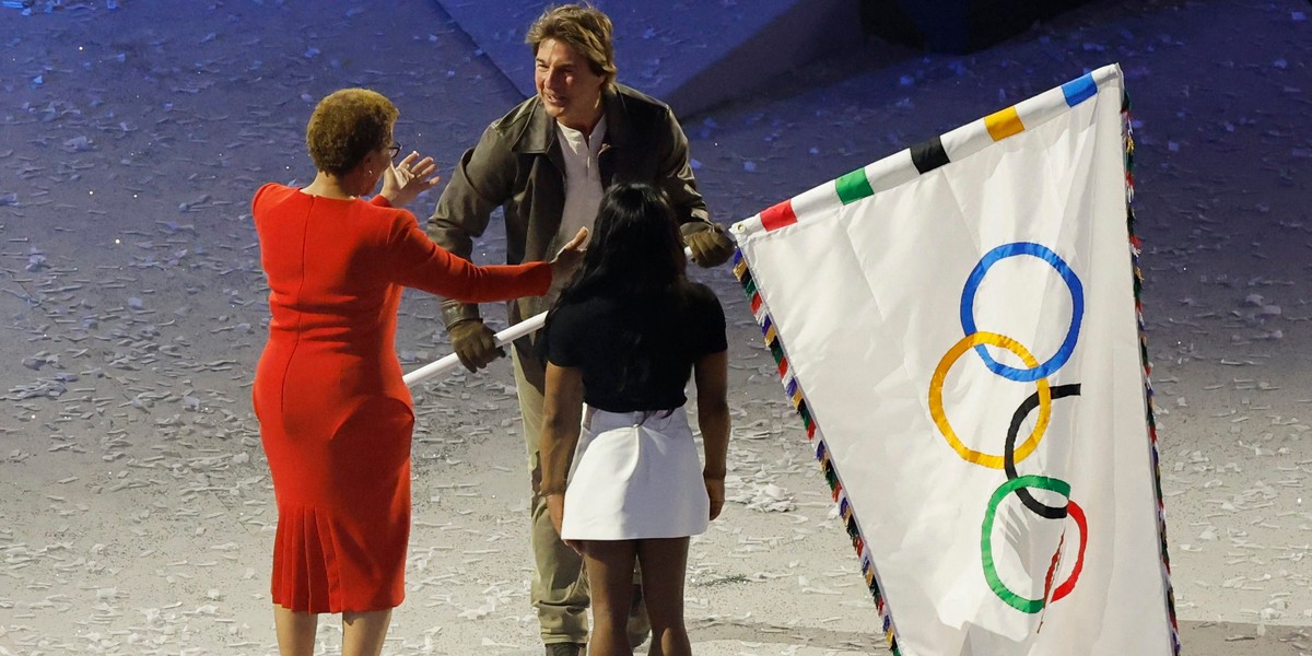 Tom Cruise zabrał flagę olimpijską do USA.