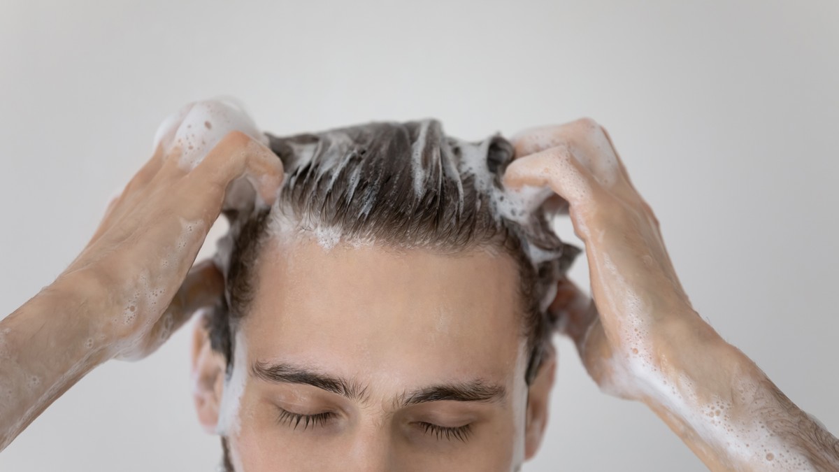 Masiranje skalpa može da se radi i tokom pranja kose