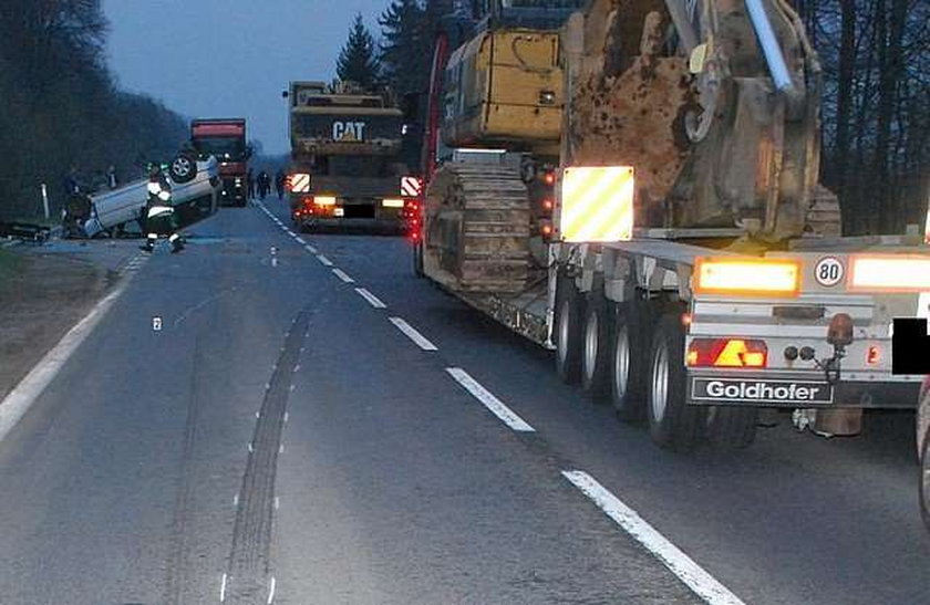 Potrącił pieszą i dachował