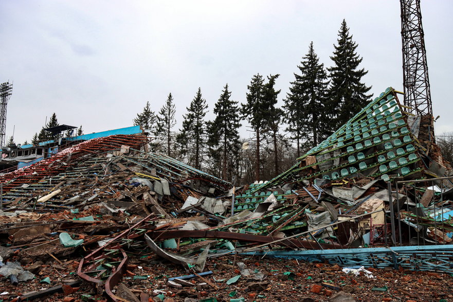 Stadion w Czernihowie – jeden z wielu obiektów w Ukrainie zniszczonych przez wojska rosyjskie