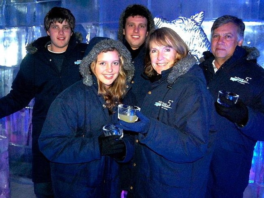 Porodica na okupu: Marli sa ocem, majkom i dvojicom braće