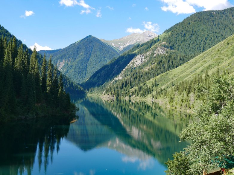 Jeziora Kolsay to idealne miejsce na łatwy, jednodniowy trekking. 