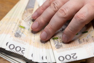 Podwyżka niższa niż oczekiwano. Na co wystarczy 140 złotych? Pracownicy są rozczarowani, bo wynagrodzenia stracą swoją siłę nabywczą