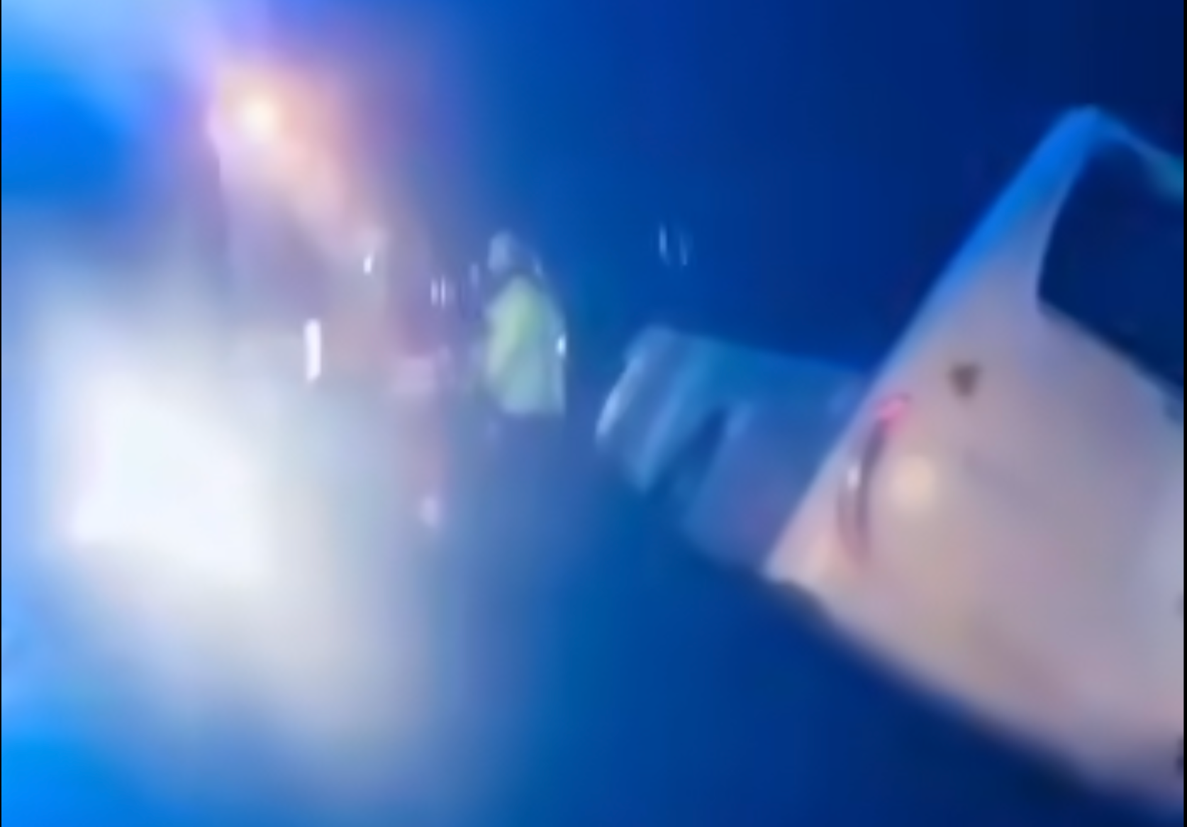 Pri Lučenci skončil autobus v priekope. 