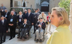 Anna Maria Anders w szpitalu po upadku na Monte Cassino. Przeszła operację