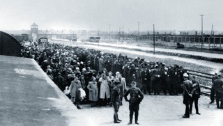 Po co nam Auschwitz? [ESEJ]