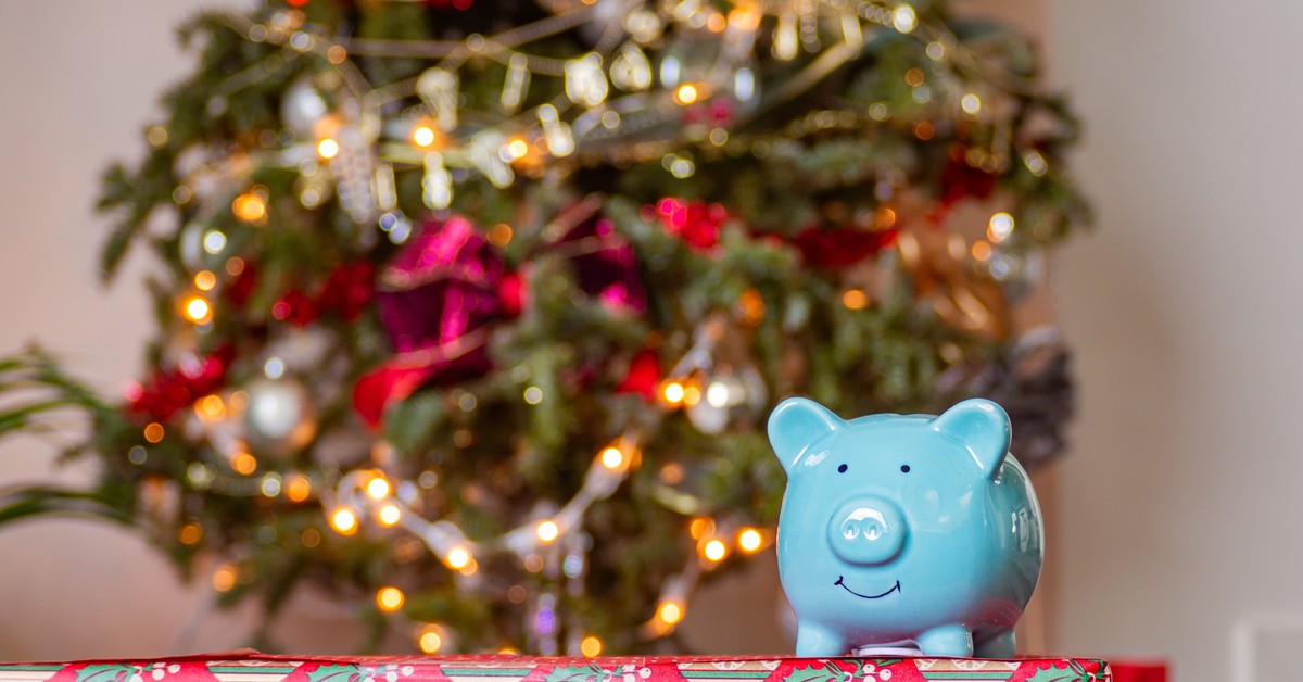 Ile wydamy na Święta 2025? Koszyk dla rodziny spada o 150 zł, choć wydatki rosną [Raport]