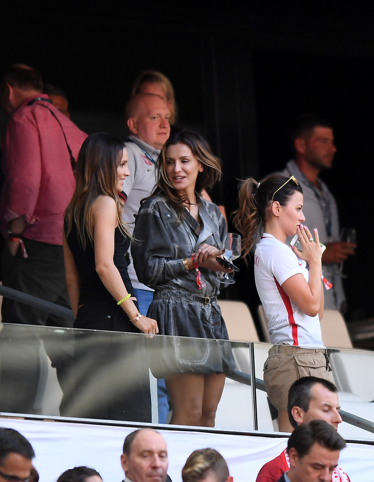 Żony piłkarzy na trybunach Stade Velodrome