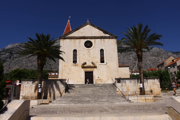 Urokliwe zakątki miasteczka Makarska leżącego na Wybrzeżu Makarskim na Chorwacji.