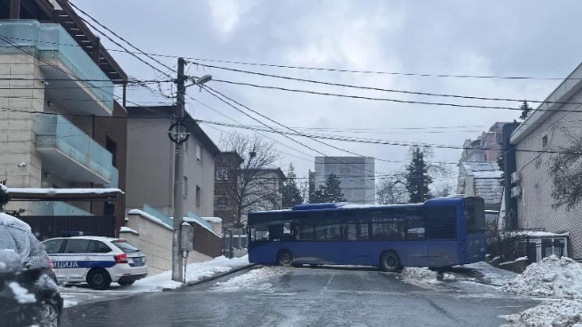 Autobus proklizao na Konjarniku