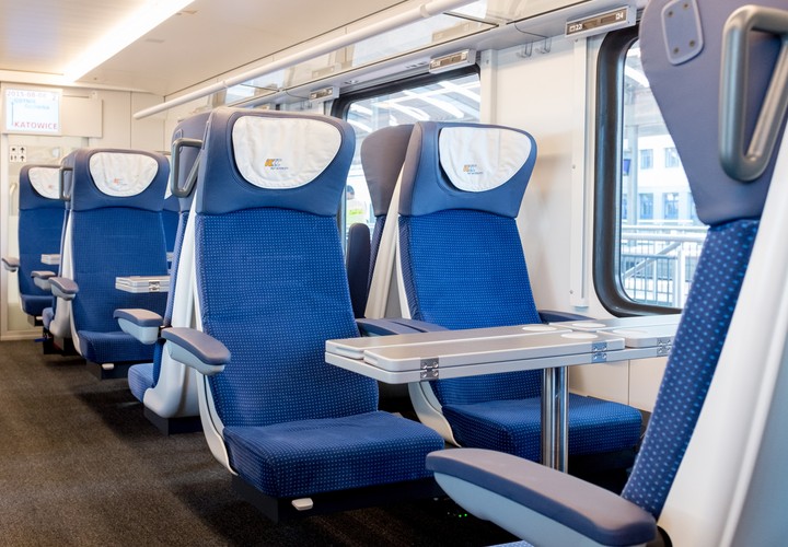 Pociąg Flirt 3, wyprodukowany prawie w całości w Polsce przez konsorcjum Stadler-NEWAG dla PKP Intercity