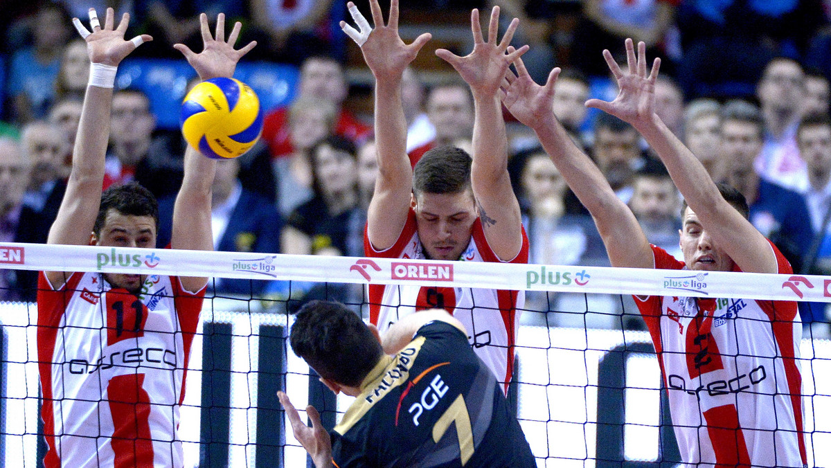 Asseco Resovia Rzeszów w szlagierowym meczu 16. kolejki PlusLigi stoczyła z PGE Skrą Bełchatów wspaniały mecz na szczycie i przegrała go 2:3 (22:25, 29:31, 26:24, 25:23, 13:15). Cenne zwycięstwo pozwoliło bełchatowianom umocnić się na drugim miejscu w ligowej tabeli, mistrzowie Polski wciąż zajmują miejsce trzecie i wciąż mają szansę, by wyprzedzić swoich środowych pogromców.