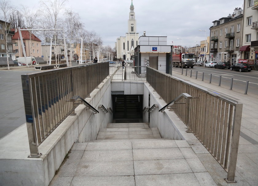 Oto nowa toaleta na placu Szembeka