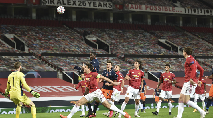 A Manchester United a török Basaksehir elleni, szerdai BL-meccsen. / Fotó: EPA/Peter Powell.