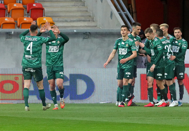 Piłkarze Śląska Wrocław cieszą się z gola podczas meczu Ekstraklasy z Jagiellonią Białystok