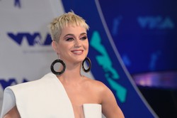 Katy Perry i mnóstwo pięknych psów w teledysku "Small Talk"