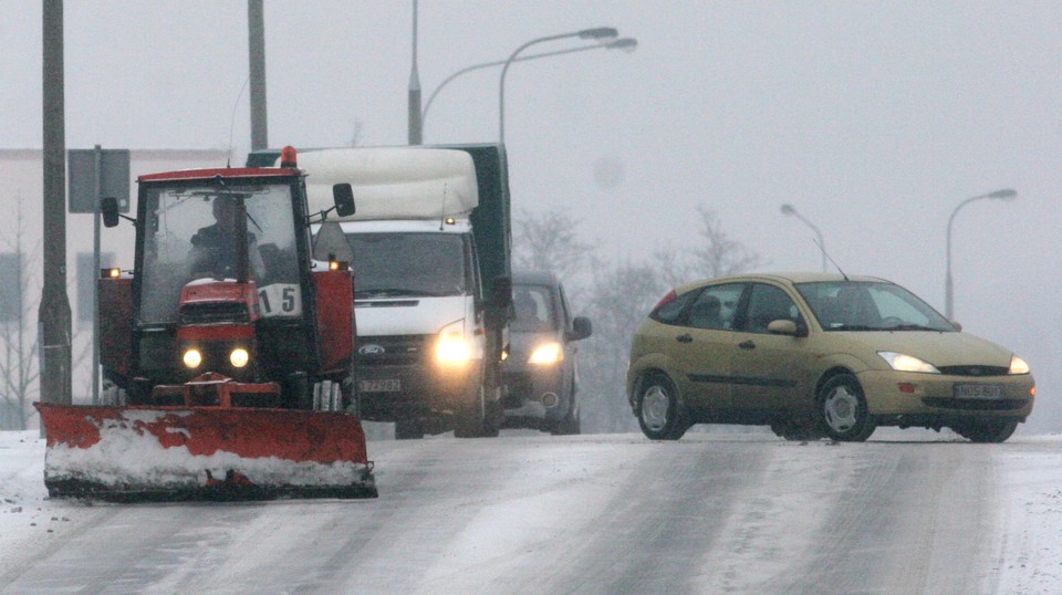 Obfite opady śniegu i fatalne warunki na drogach