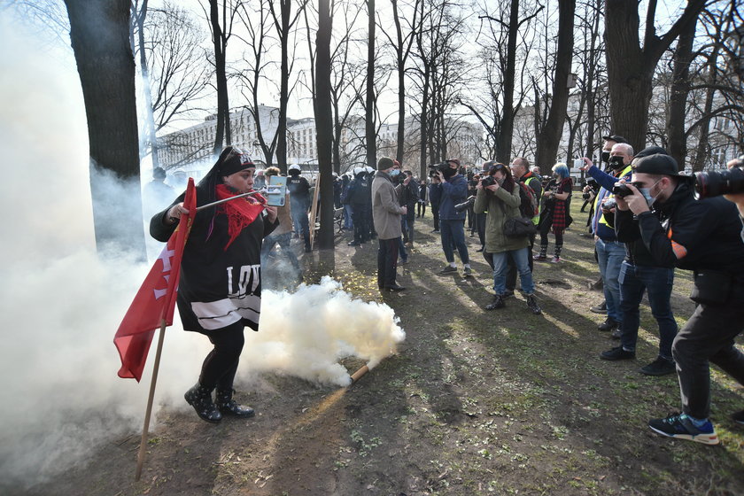 Tak policja przygotowała się na obchody 11. rocznicy katastrofy smoleńskiej