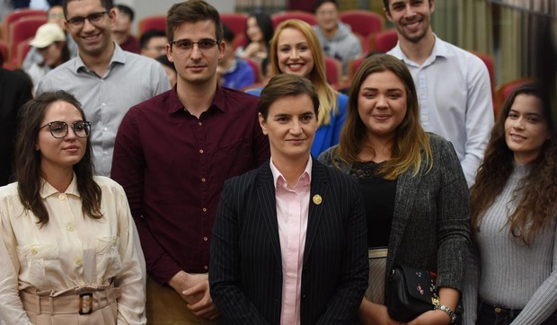 Šangaj, Vlade Srbije Ana Brnabić, studenti
