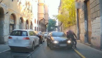 Bosszúból ütötte el a biciklis futárt egy autós Budapesten – durva videó