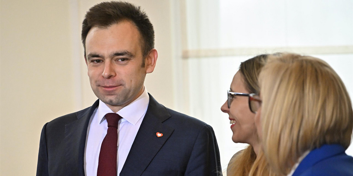 Briefing prasowy ministra finansow Andrzeja Domanskiego