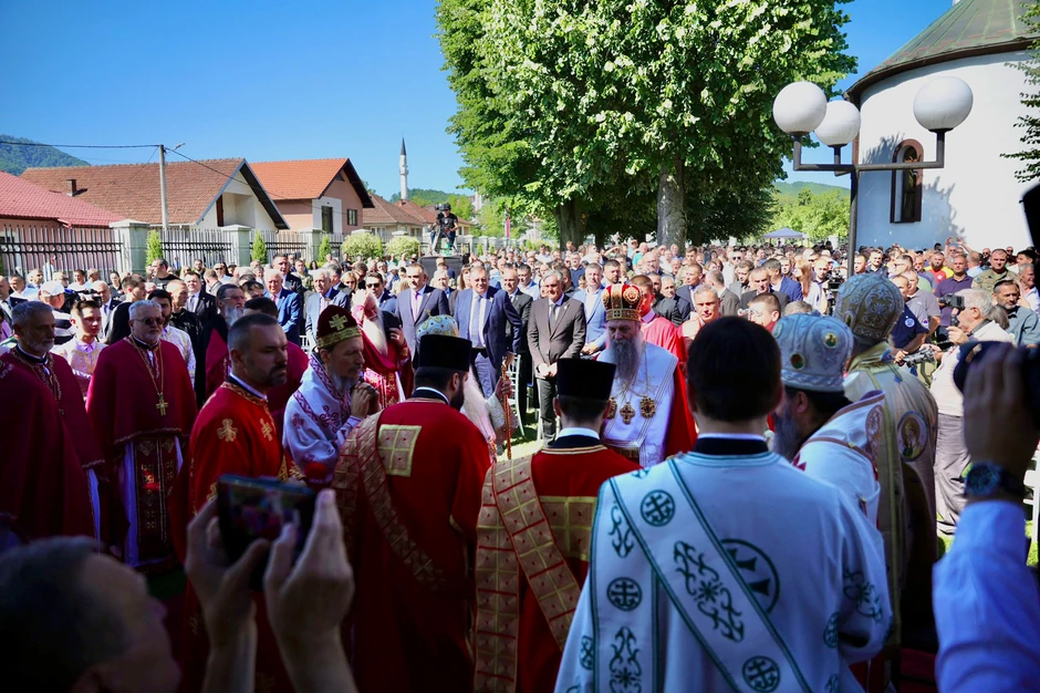 Liturgija koju predvodi Patrijarh srpski Porfirije u Bratuncu