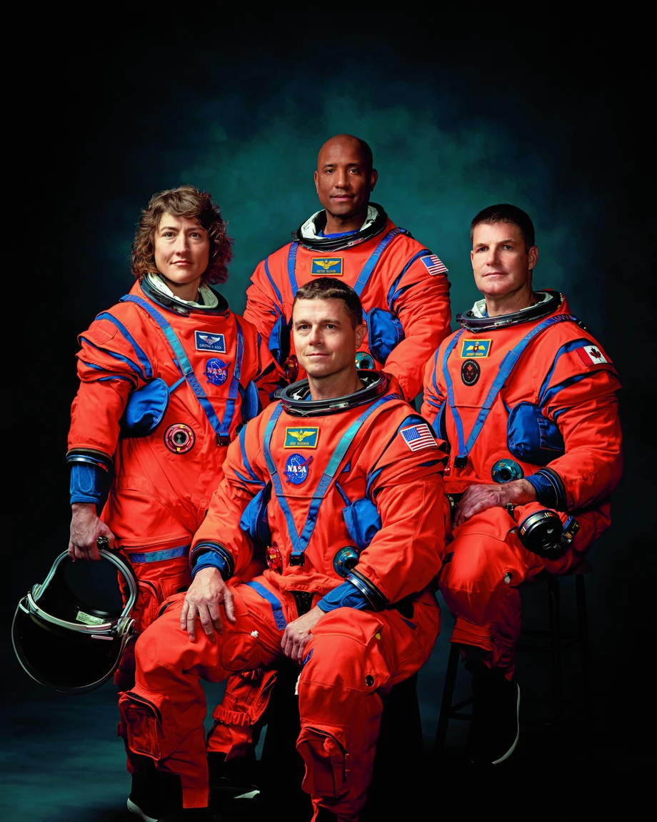Astronauci, którzy wezmą udział w przyszłorocznej misji Artemis II (od lewej): Christina Koch, Victor Glover, Reid Wiseman (z przodu) i Jeremy Hansen.