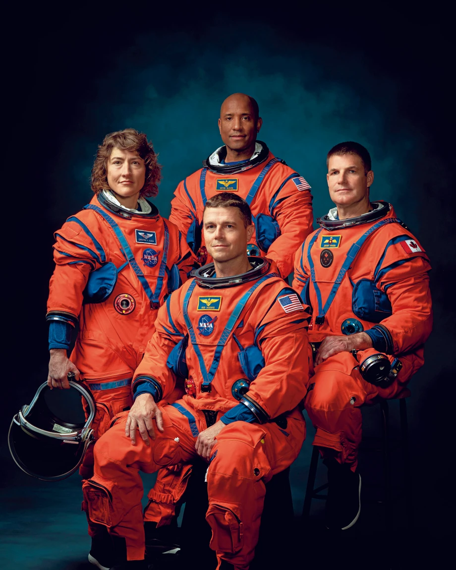 Astronauci, którzy wezmą udział w przyszłorocznej misji Artemis II (od lewej): Christina Koch, Victor Glover, Reid Wiseman (z przodu) i Jeremy Hansen.