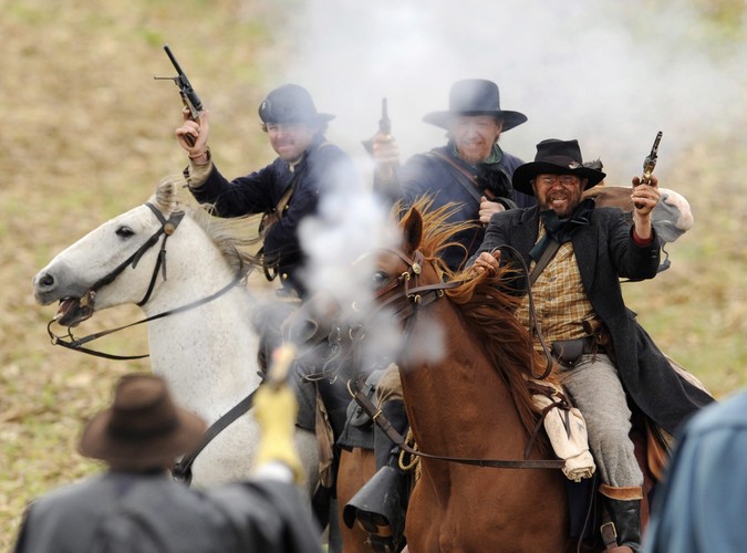 Ci rewolwerowcy mogliby z powodzeniem zagrać szajkę ciemnych typów w kasowym westernie. Tu próbowali odmienić losy bitwy