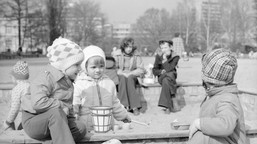 Wychowałeś się w PRL? Pytamy o zabawy i zabawki, w tym QUIZIE tylko dzieci PRL sobie poradzą