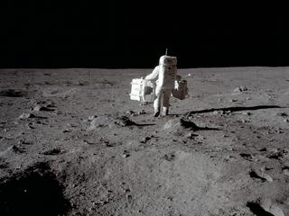 Neil Armstrong miał ze sobą Nagrę na Księżycu, gdy w 1969 roku stawiał swój „mały krok dla człowieka, a wielki krok dla ludzkości”
