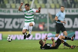 Ekstraklasa: Kuciak obronił rzut karny. Lechia ucieka rywalom