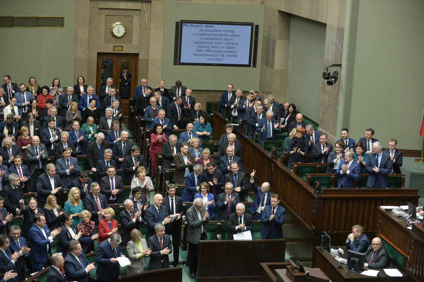 Będzie można zdegradować Jaruzelskiego i Kiszczaka! Ustawa uchwalona