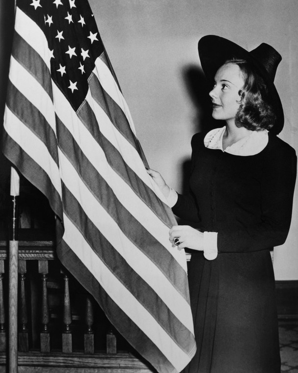 Sonja Henie søker om amerikansk statsborgerskap