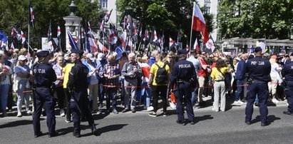 Marsz 4 czerwca. Czteropunktowe "ślubowanie Tuska" na koniec. Policja podsumowała manifestację [RELACJA]