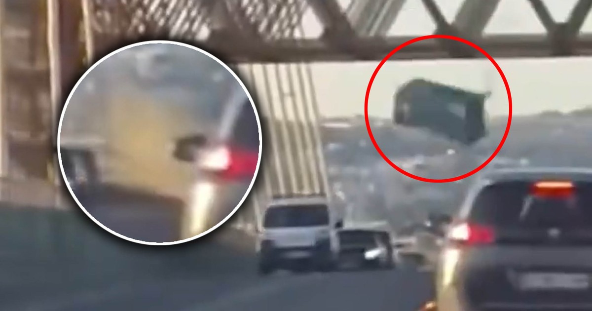 To spadło z gigantycznego dźwigu. Uderzyło w most pełen samochodów. Nagranie szokuje