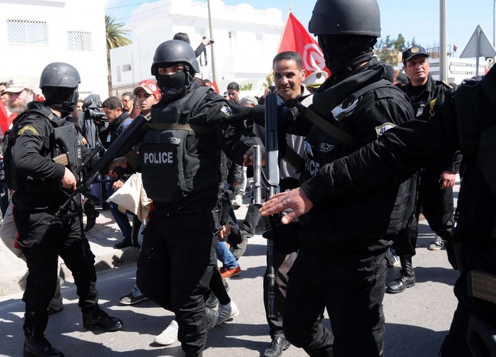 Marsz pamięci ofiar zamachu terrorystycznego w Tunisie. Wśród uczestników prezydent Bronisław Komorowski