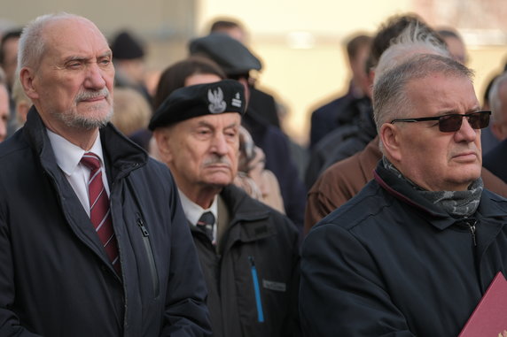 Poseł PiS Antoni Macierewicz oraz sekretarz stanu w KPRP Andrzej Dera